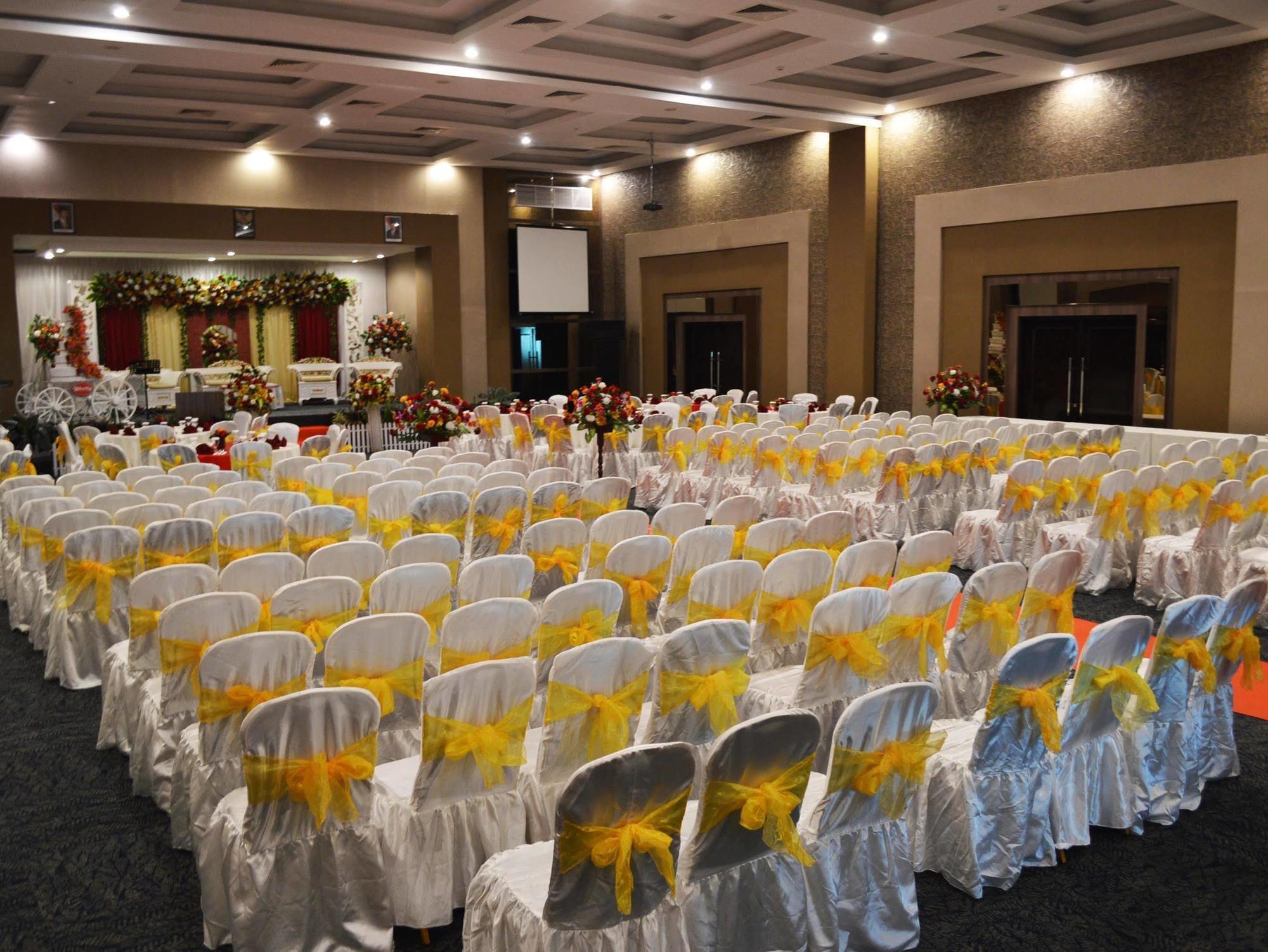 Horison Hotel Pematang Siantar Pematangsiantar Exterior foto